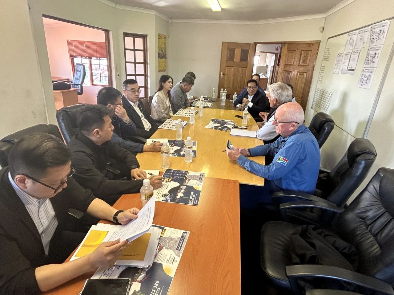 广州工控集团总司理王福铸率队考察必发智能南非子公司