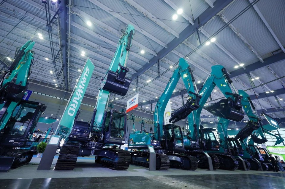 2025 CICEE | 从简单工具迈向多元化解决计划，，，，必发智能泛起非凡挖掘机风范
