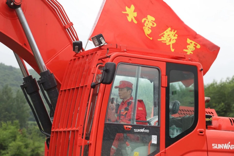 硬核破解“最后一公里”难题，，，，，，必发智能应抢救援装备助力“应急使命·2025”演习！