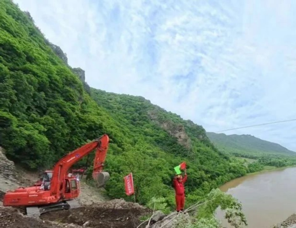 硬核破解“最后一公里”难题，，，，，，必发智能应抢救援装备助力“应急使命·2025”演习！