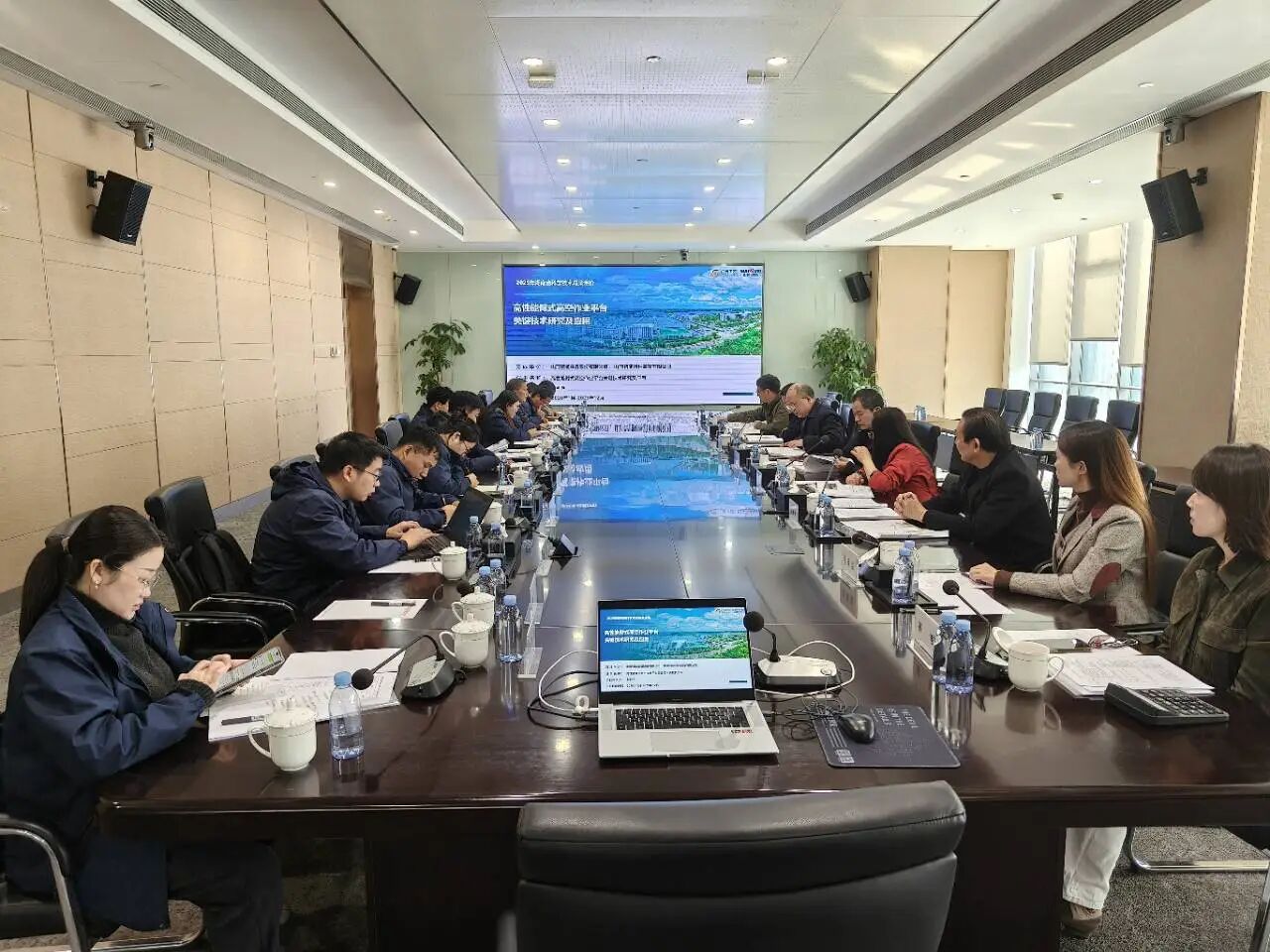 手艺立异，，，，引领行业！必发智能高性能臂式高空作业平台项目通过科技效果评价