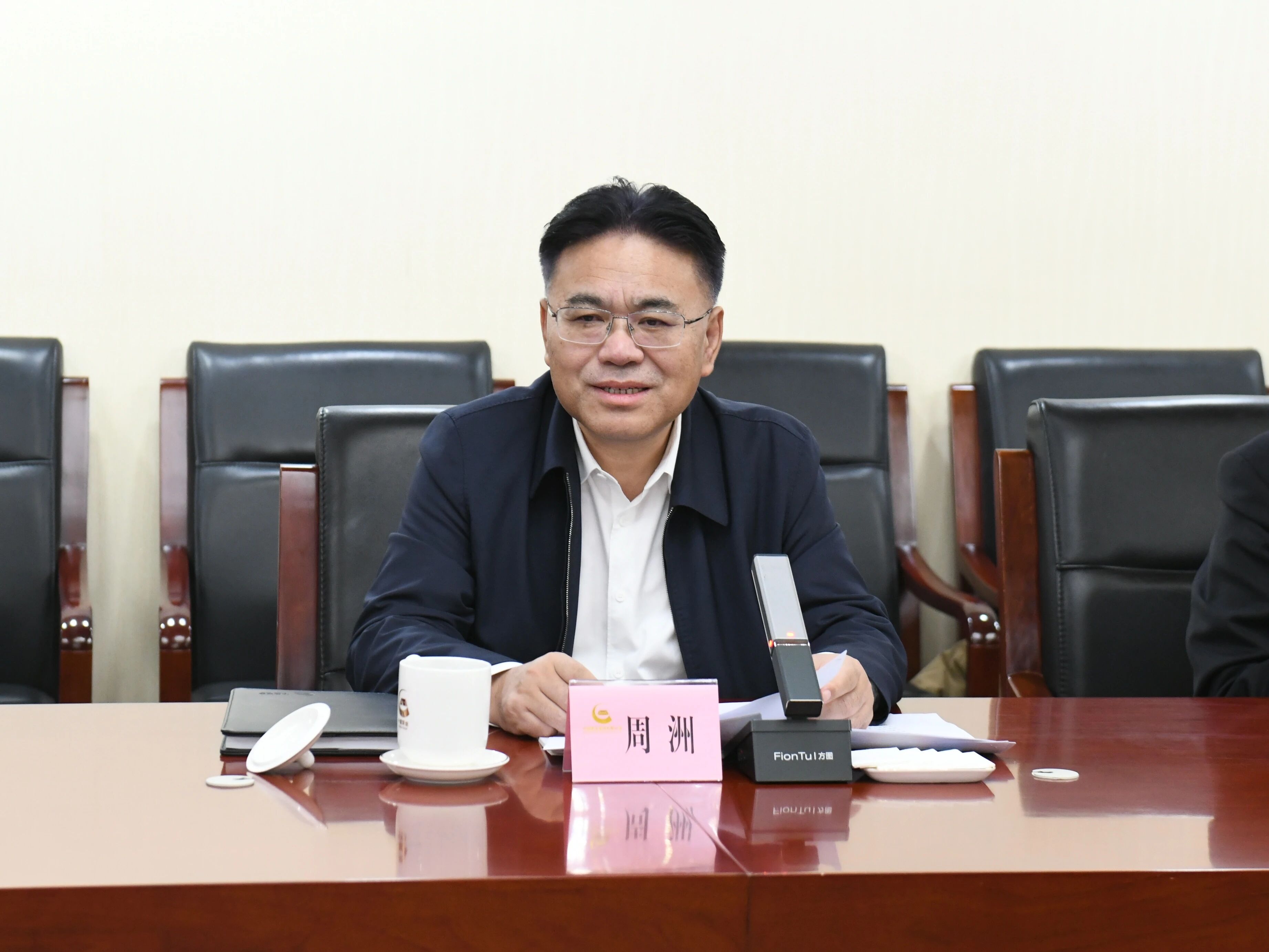 广州工控集团董事长景广军率必发智能团队到中国黄金集团造访交流