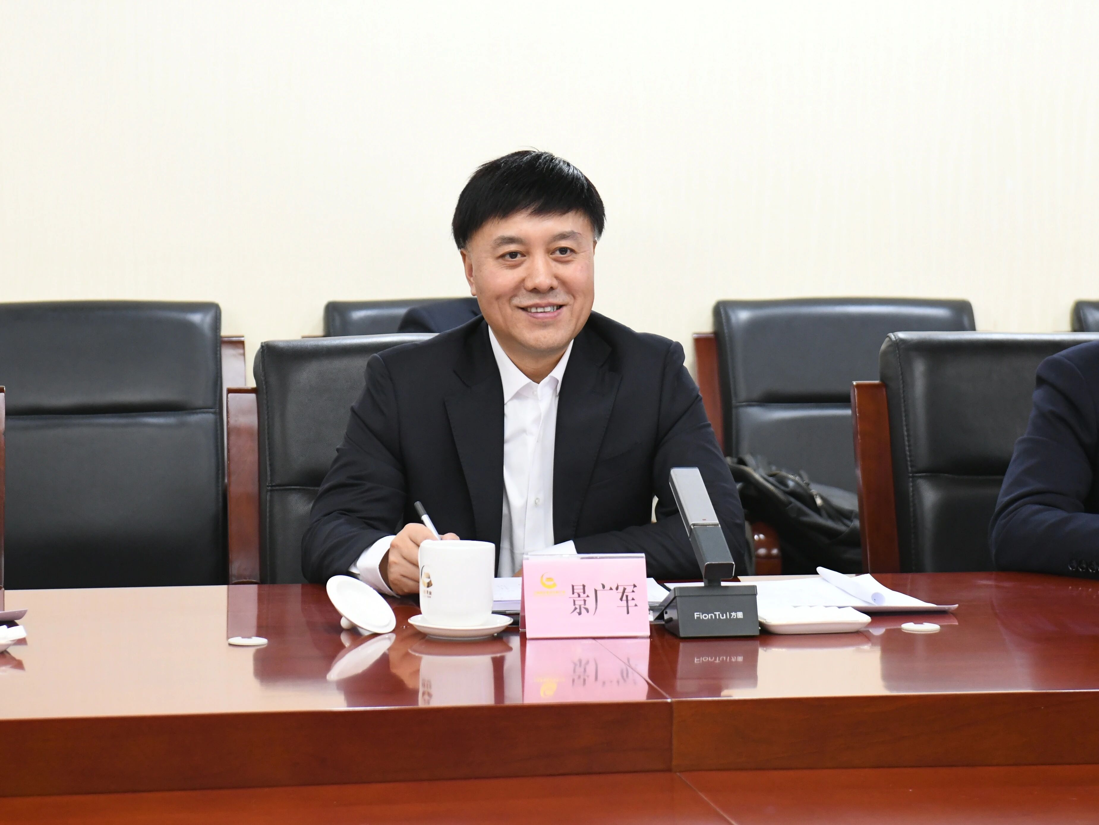 广州工控集团董事长景广军率必发智能团队到中国黄金集团造访交流