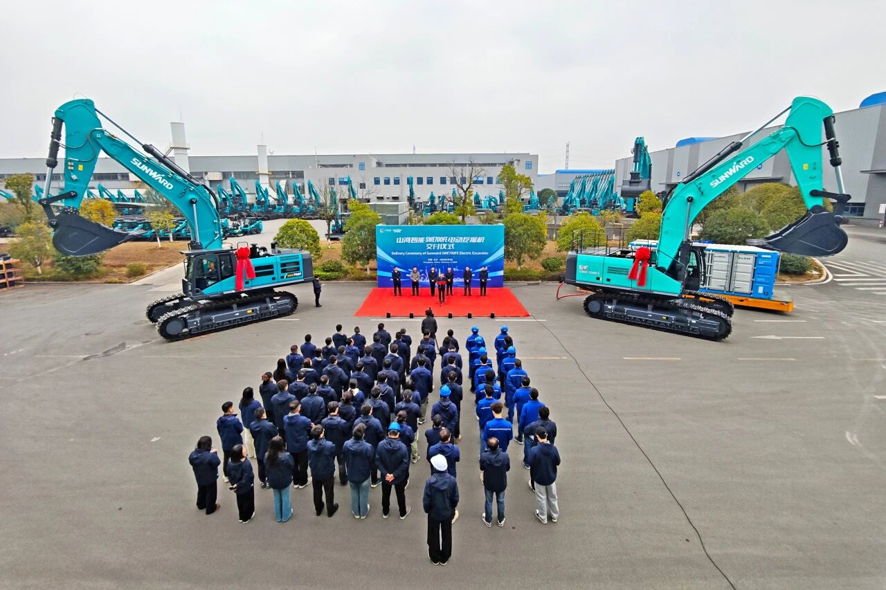 必发智能SWE700FE电动挖掘机乐成交付，，，，，，，助力打造绿色智慧矿山