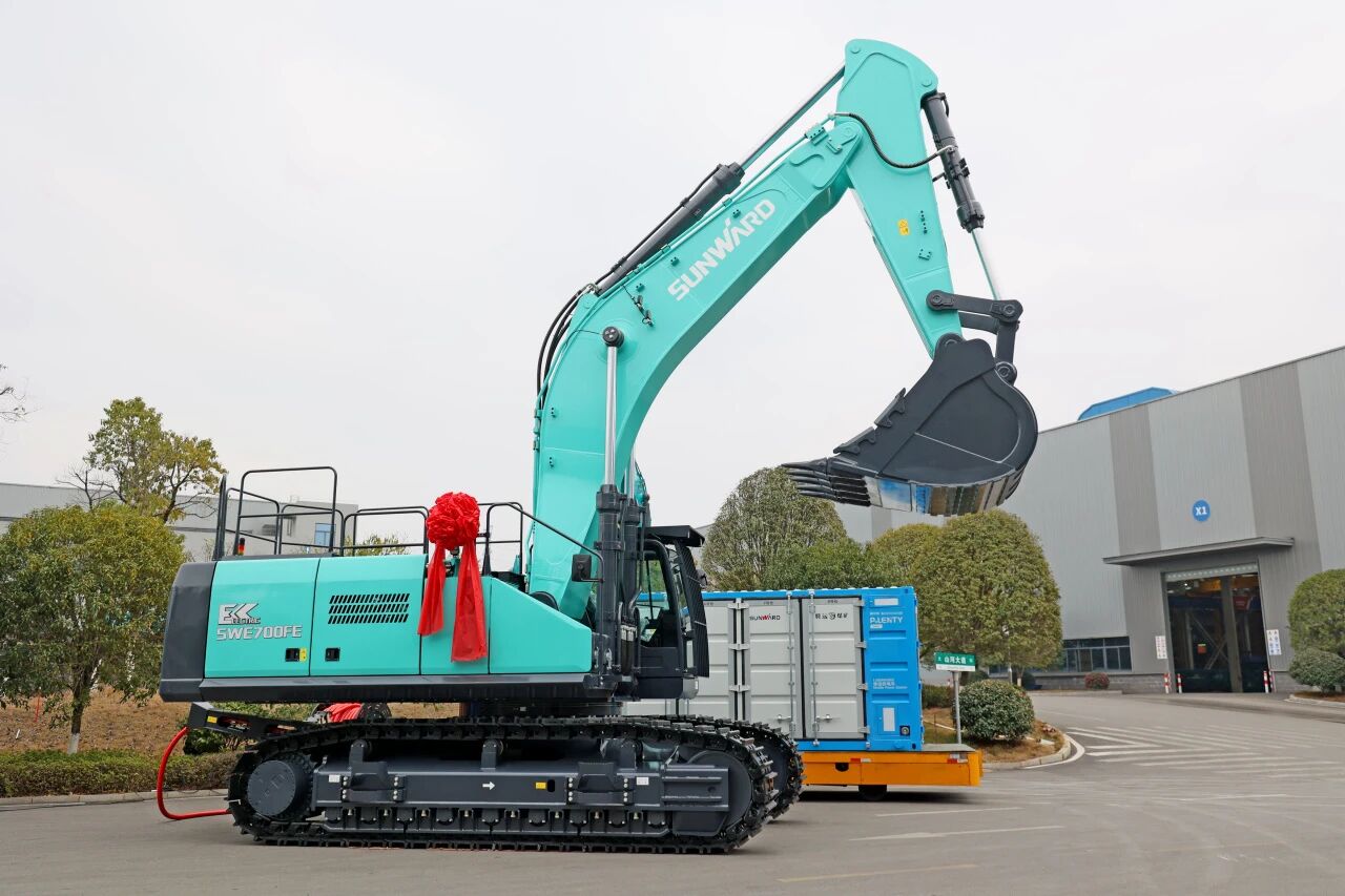 必发智能SWE700FE电动挖掘机乐成交付，，，，，，，助力打造绿色智慧矿山