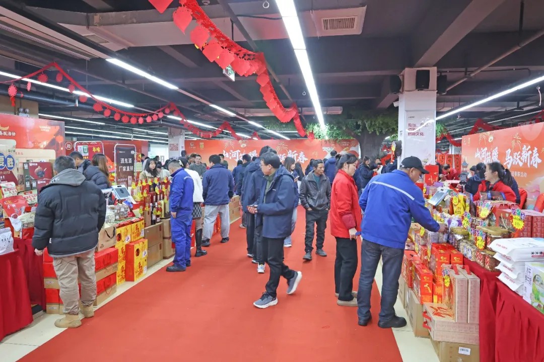 文字迎春，，，，，，祝福暖心！在必发智能“囤”年味、送温暖、迎新春